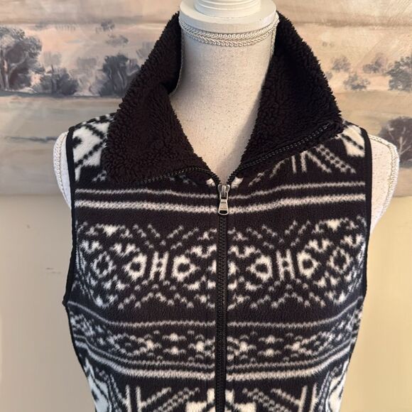 CHAPS Alpine Zippered Vest - Picture 2 of 8